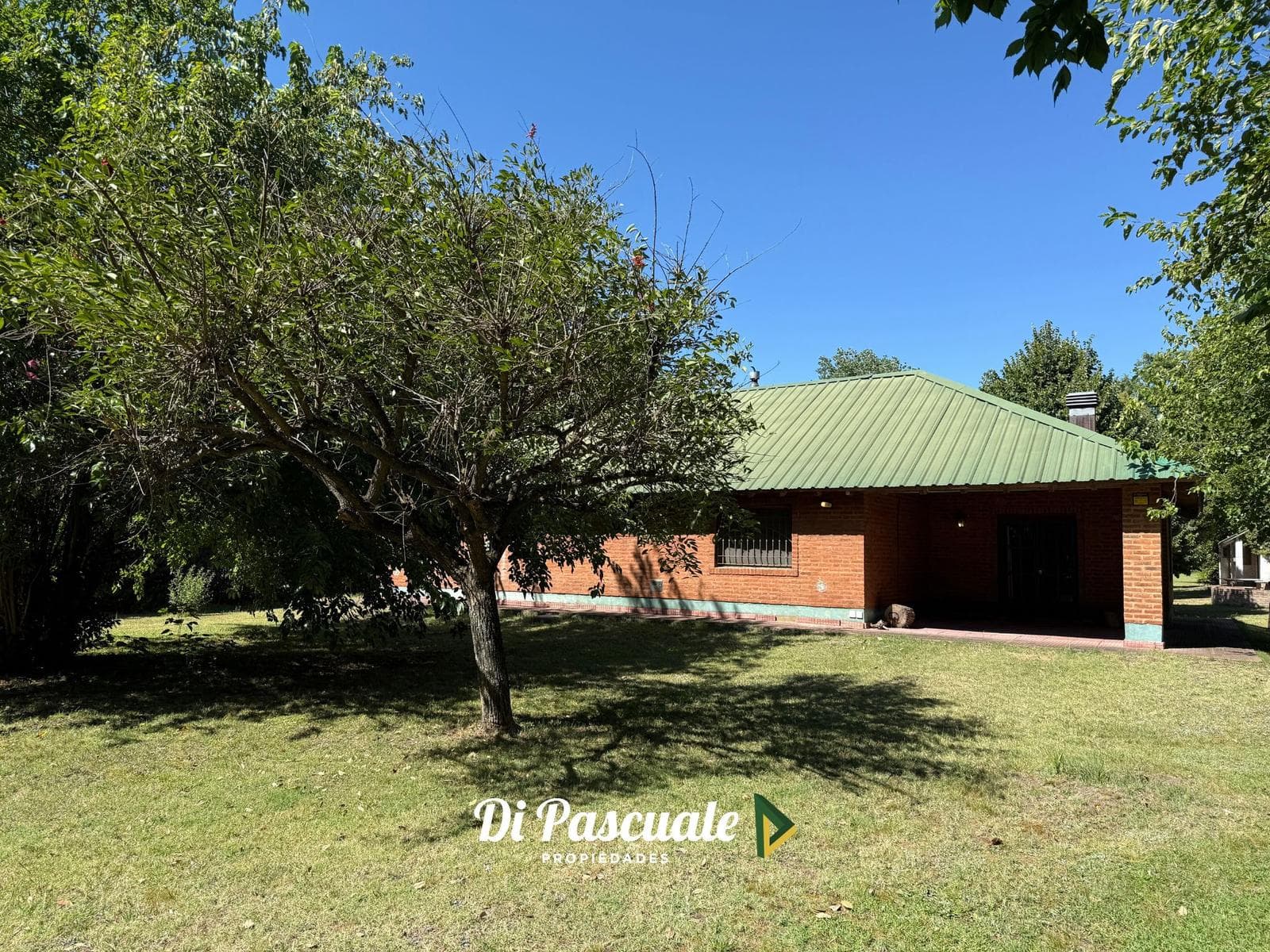 VENTA Casa Quinta Con Segunda Vivienda, Pileta, Galería Y Parrilla - La Reja Sur - 1