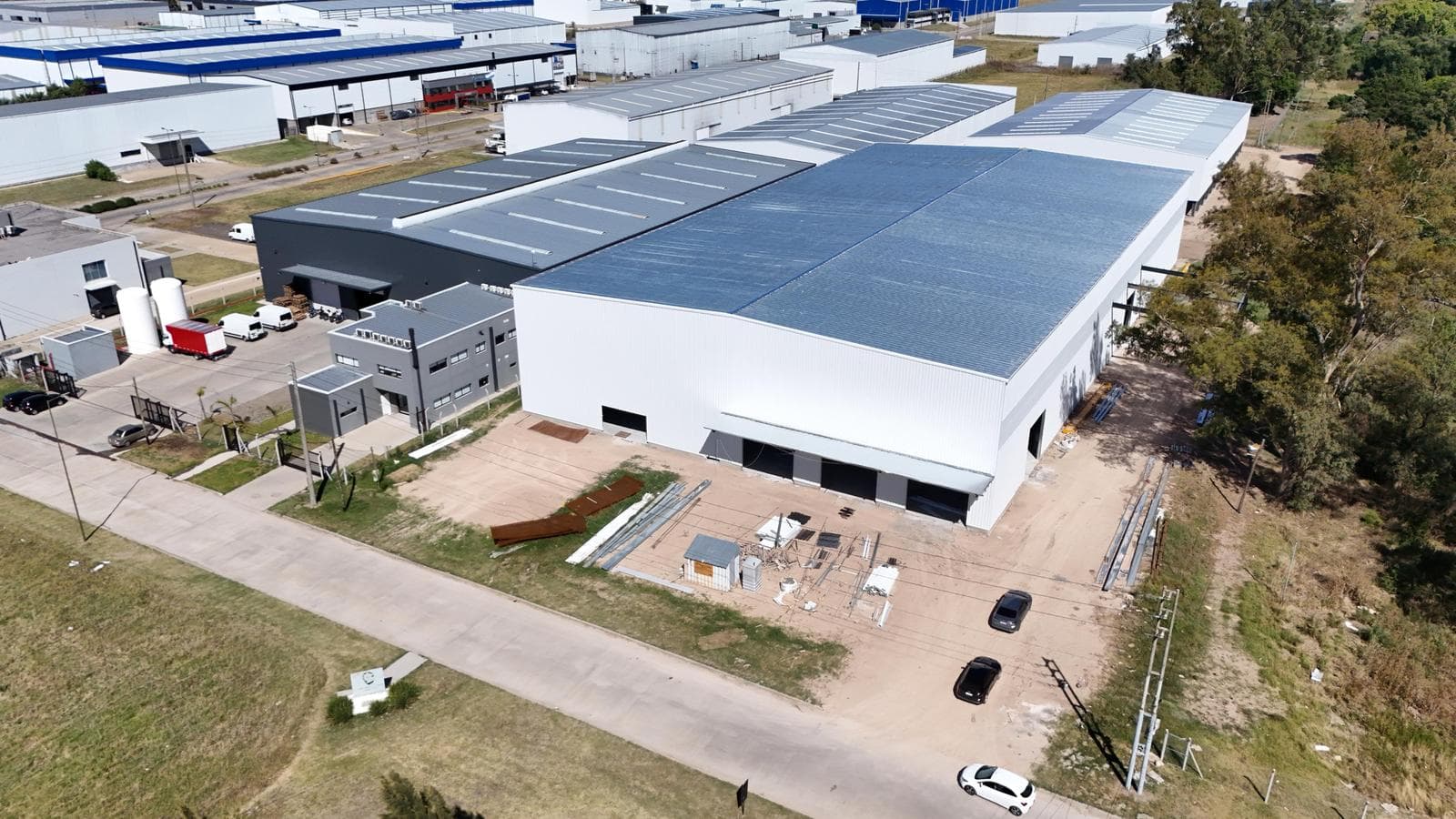 Nave Industrial 4.278 m2 AAA a estrenar - Parque Industrial Pitec 2 - Fcio. Varela - 1