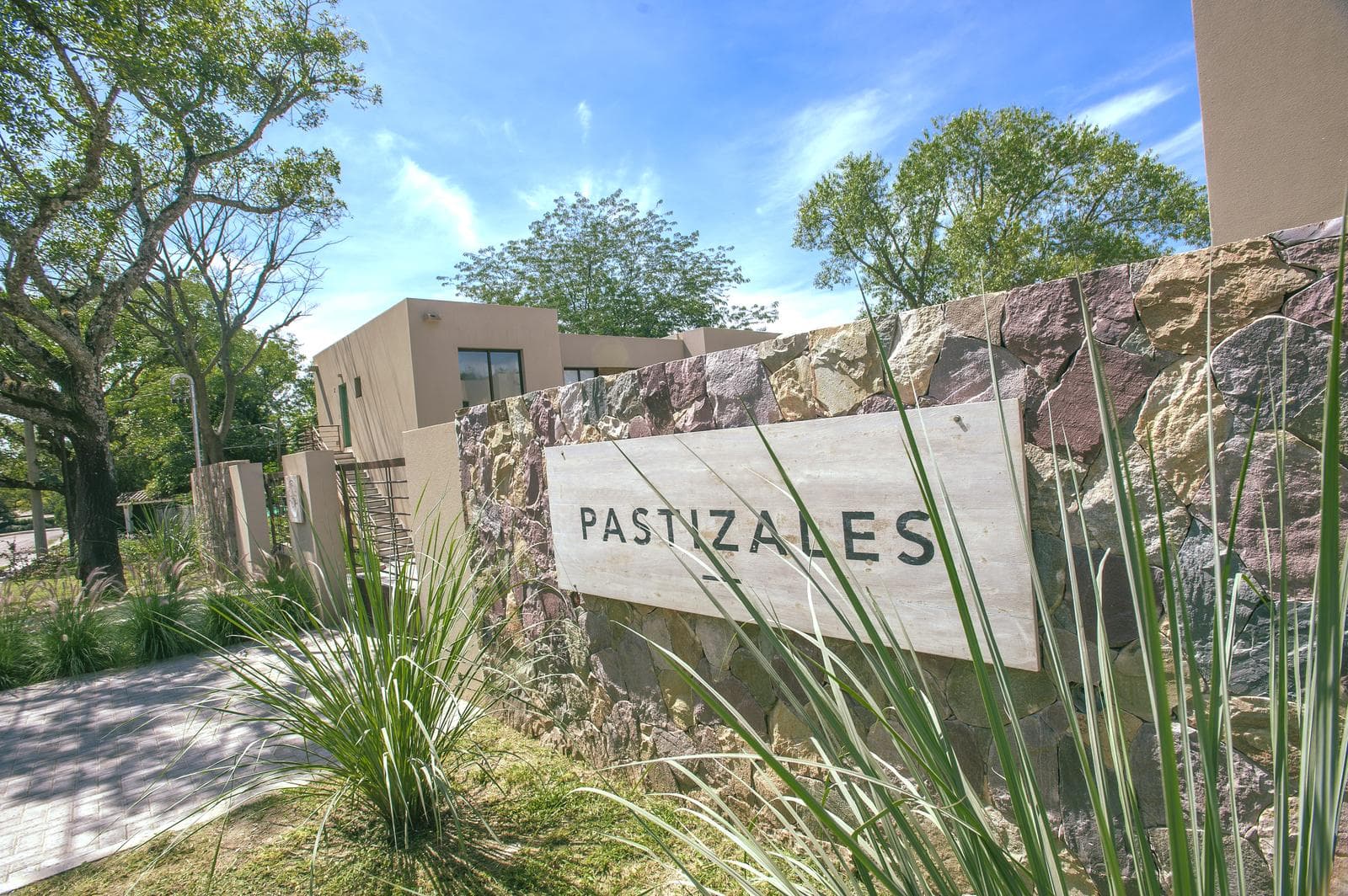 ALQUILER DE DEPTOS AMOBLADOS Y SIN AMOBLAR EN EL CENTRO DE SAN LORENZO - 1