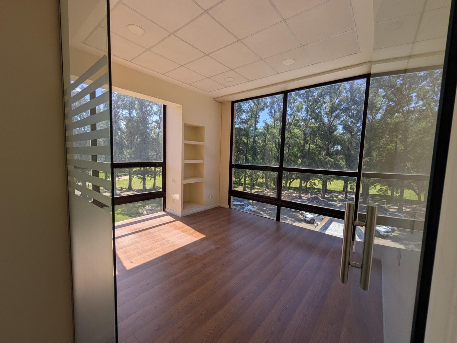 Alquiler Oficina Premium 87m² - 3 Despachos Área de Coworking - Vistas al Campus Austral - 1