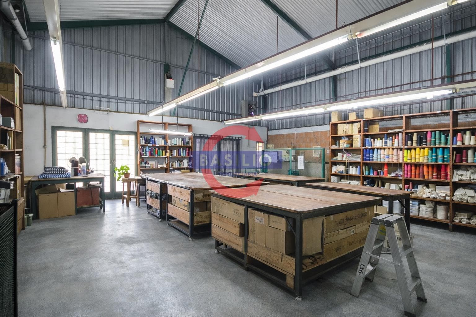 Depósito en Bernardino Rivadavia al 3200 - 1