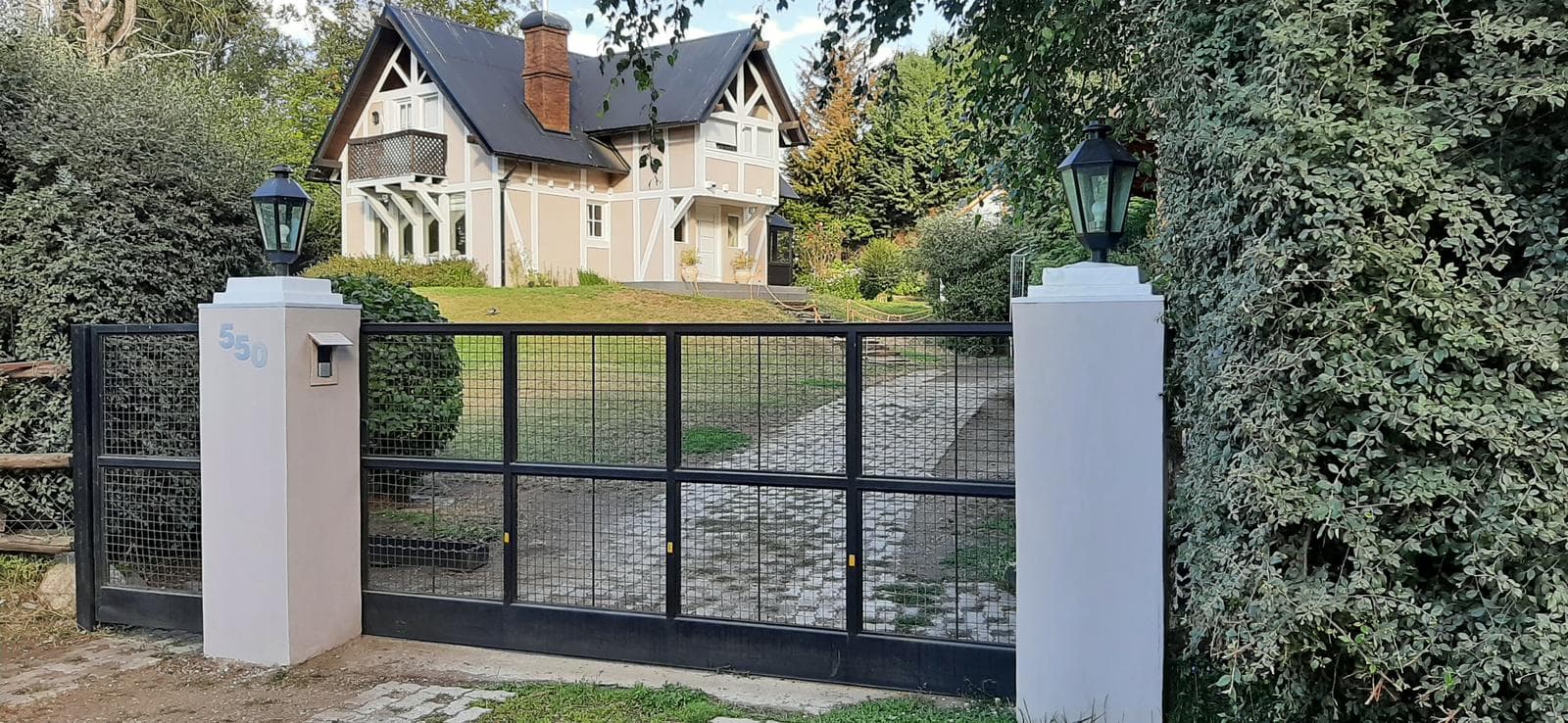 Venta Bo. La Cascada - 2 casas - Bariloche - 1