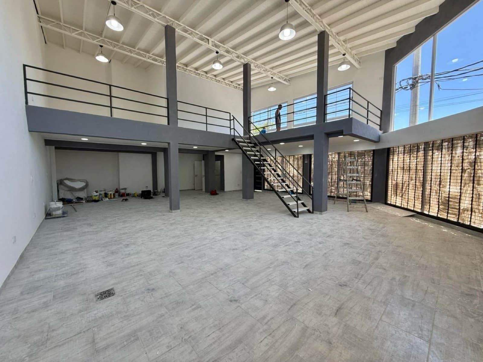 Espectacular Local de 2 pisos en Alquiler! - Villa Luzuriaga - 1