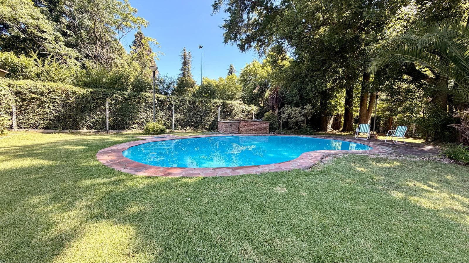 CASA EN VENTA TORTUGUITAS-LOTE 2100 M2- 4 AMBIENTES- 2 BAÑOS - PILETA-QUINCHO- - 1