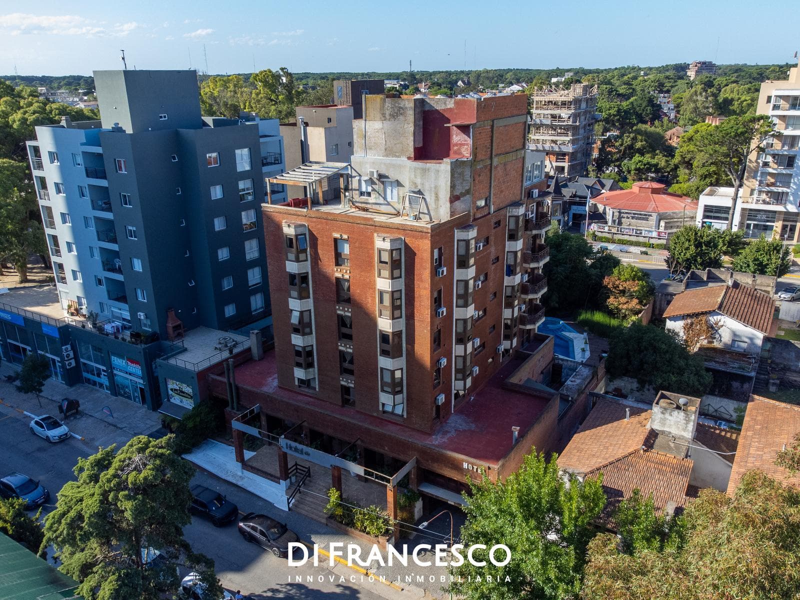 Hotel en Venta y Alquiler pleno Centro de Pinamar - Potencialidad Subdivision - 1