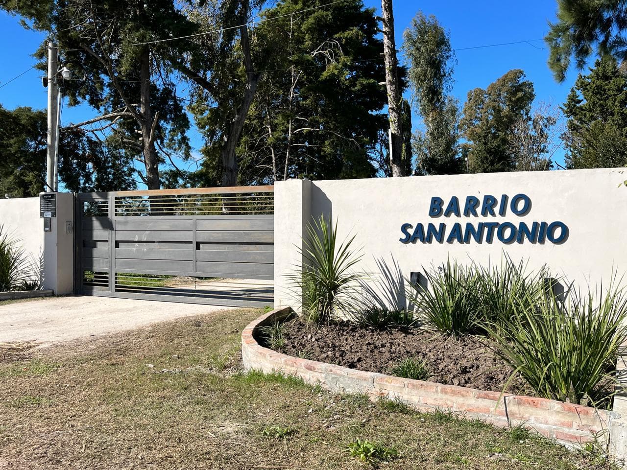 Terreno en venta en barrio cerrado San Antonio - 1