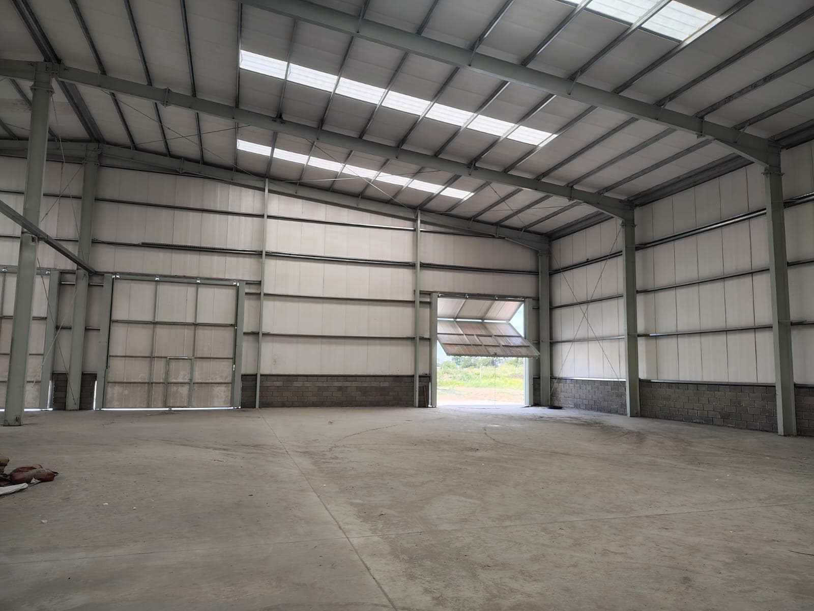 Deposito con rociadores en complejo cerrado con seguridad - 1