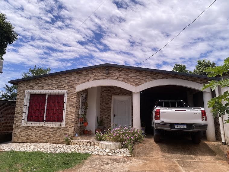 Casa sobre calle Caraguatay entre 17 de Octubre y Moreno Km8 de Eldorado Misiones - 1