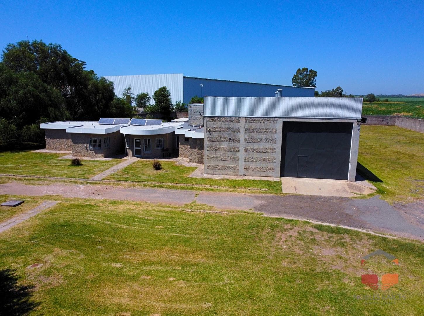 Nave Industrial 7.690 m² – Lista para Operar en Córdoba con Playón y Oficinas - 1