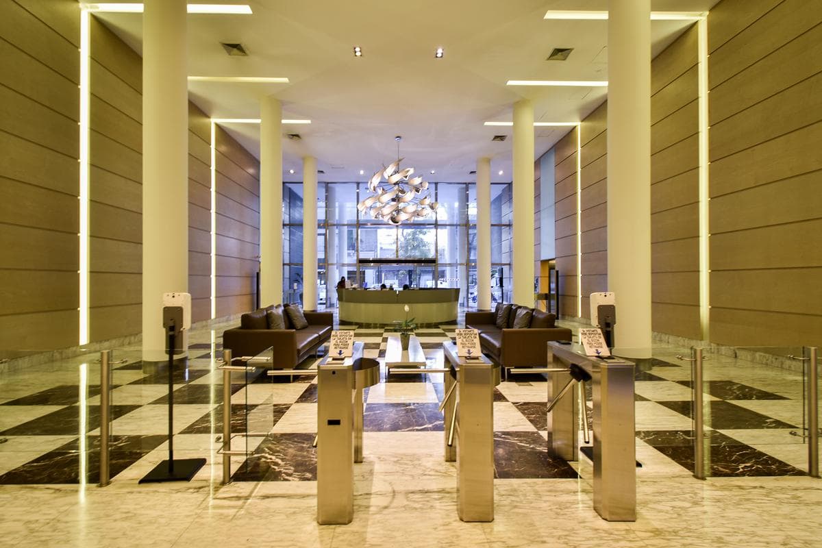 ALQUILER OFICINA 145m2 con Cochera - Impecable con divisiones - Libertador y Olazabal -Belgrano - 1