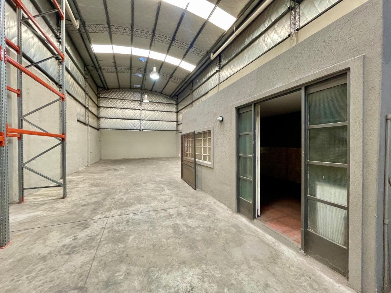 deposito galpon con Oficina 385m2 totales villa martelli vicente lopez - 1