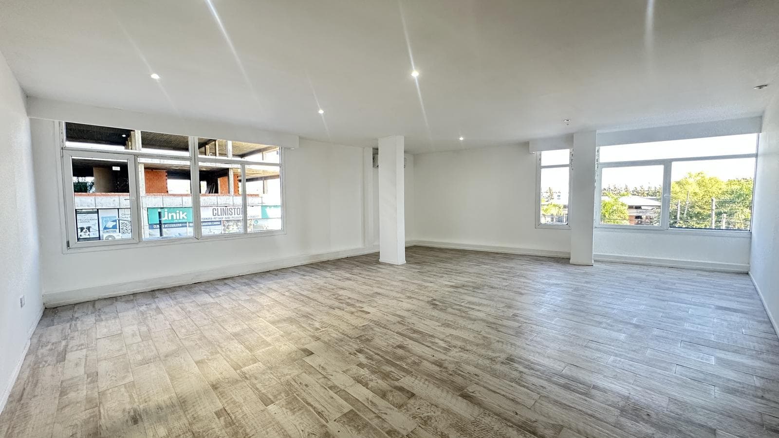 Alquiler Oficina Departamento c/ cochera 1ºP en Delta Center - 1