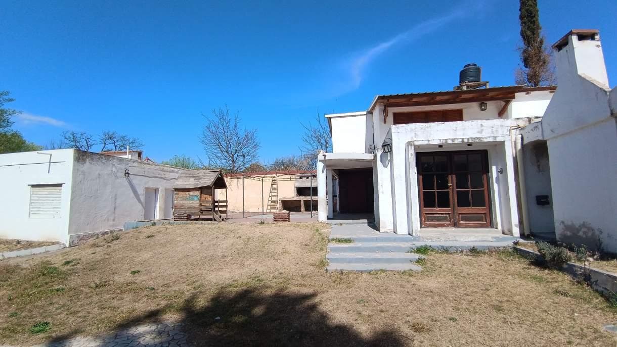 Casa en Venta - 4 Dormitorios 3 Baños - 890 mts - Cordoba - 1