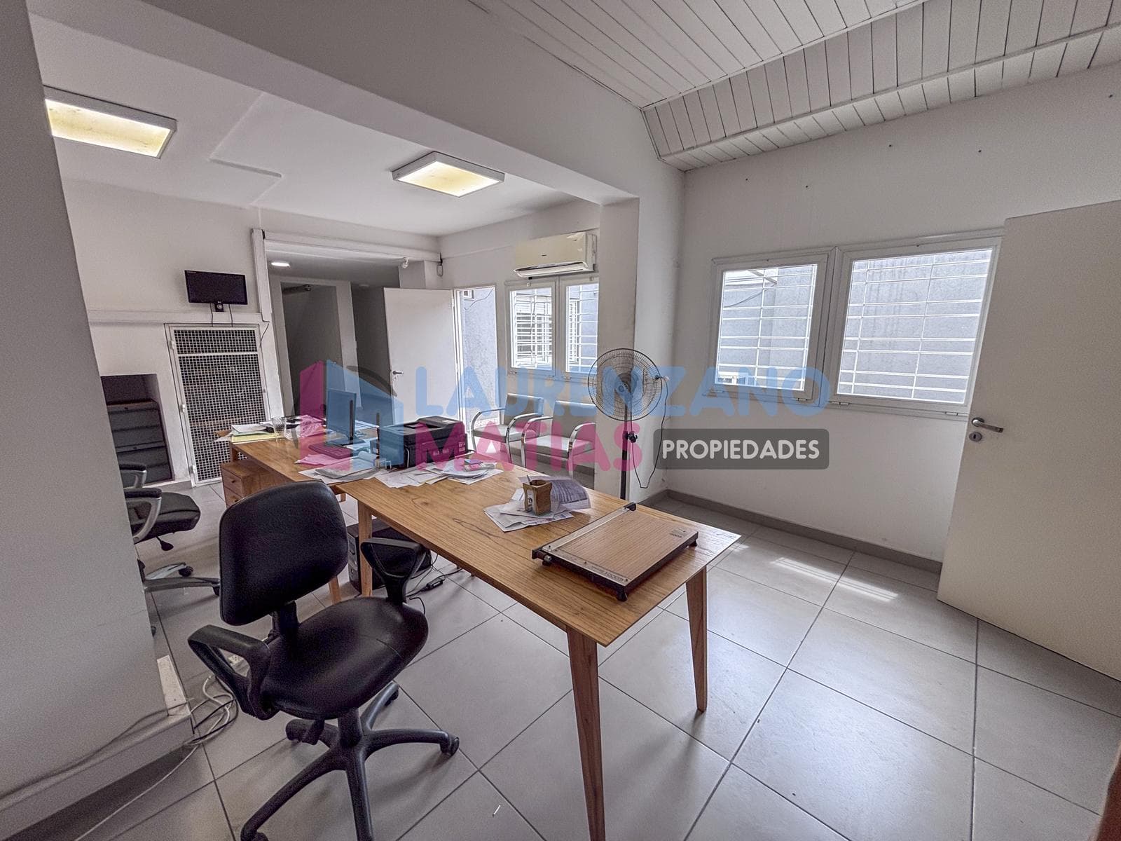 ALQUILER / VENTA - GALPON DE 475 M² CON OFICINAS Y TERRAZA - SOBRE LOTE PROPIO - PATERNAL - 1