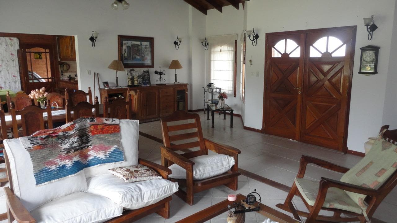 Casa 3 Dormitorios, en 1 planta, muy funcional, luminosa y amplio jardín ! Alquiler Anual Adelantado - 1