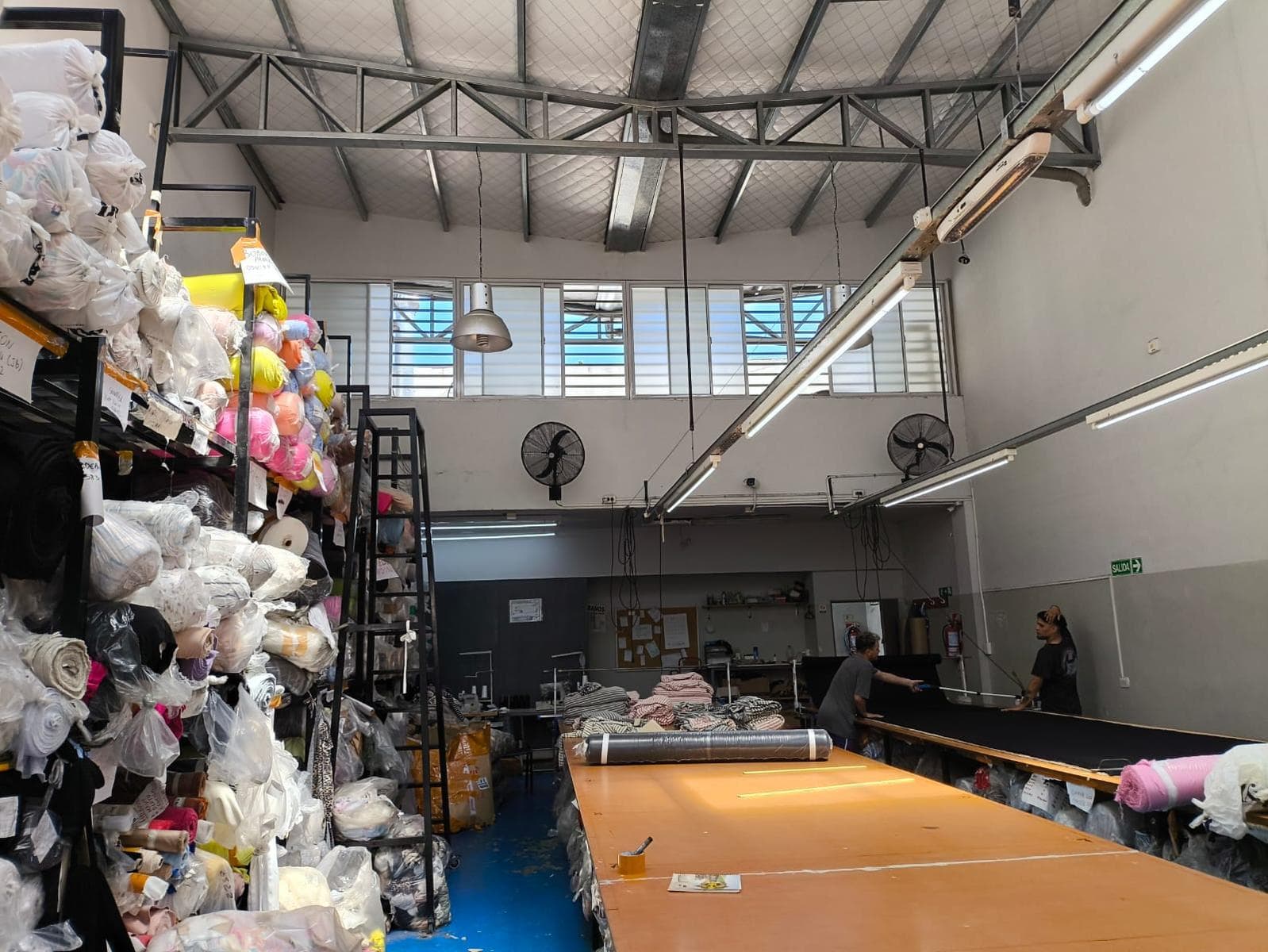 Depósito en venta en Flores - 1