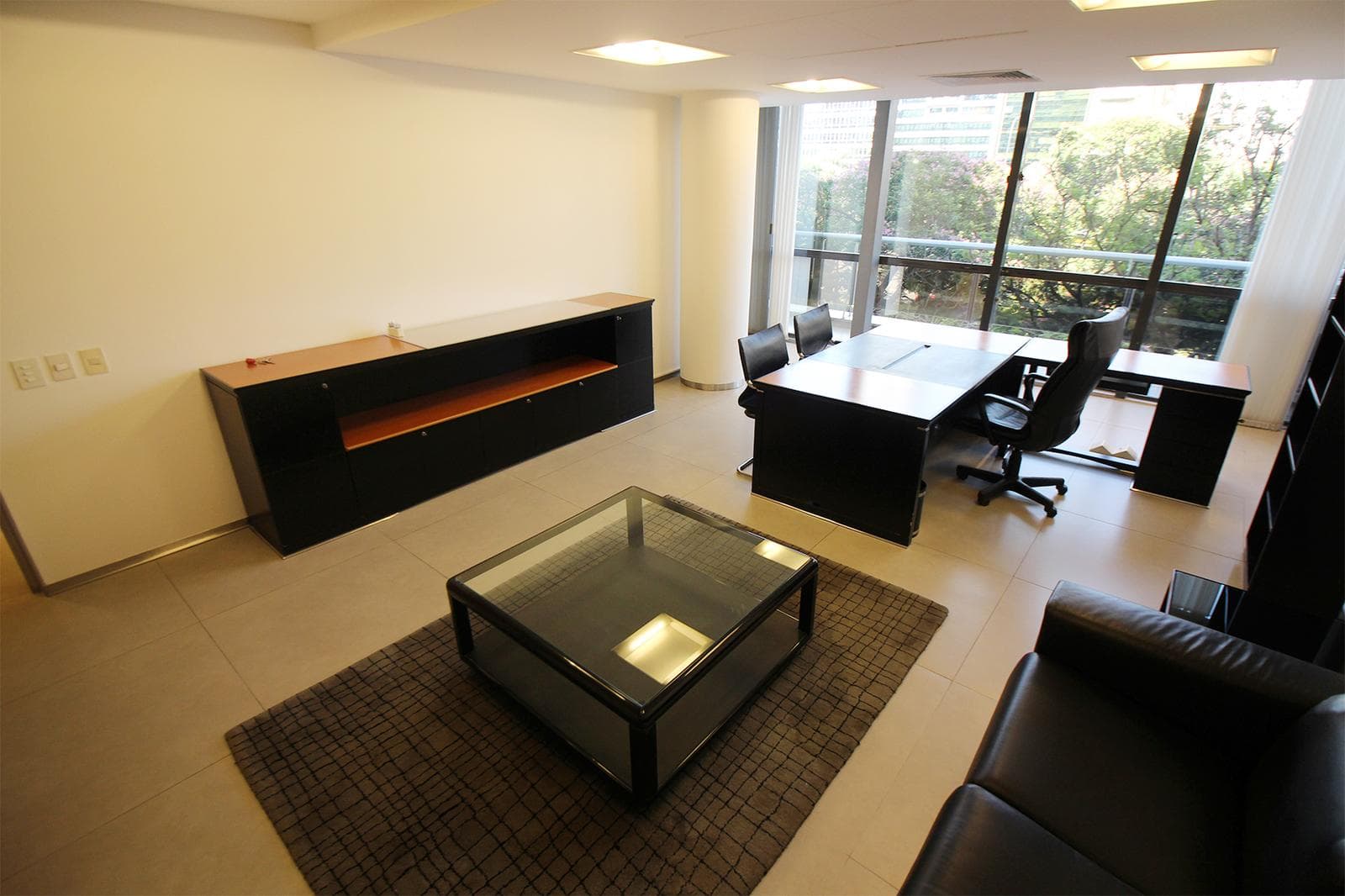 En alquiler! Oficina con seguridad 24hs y cochera en Recoleta! - 1