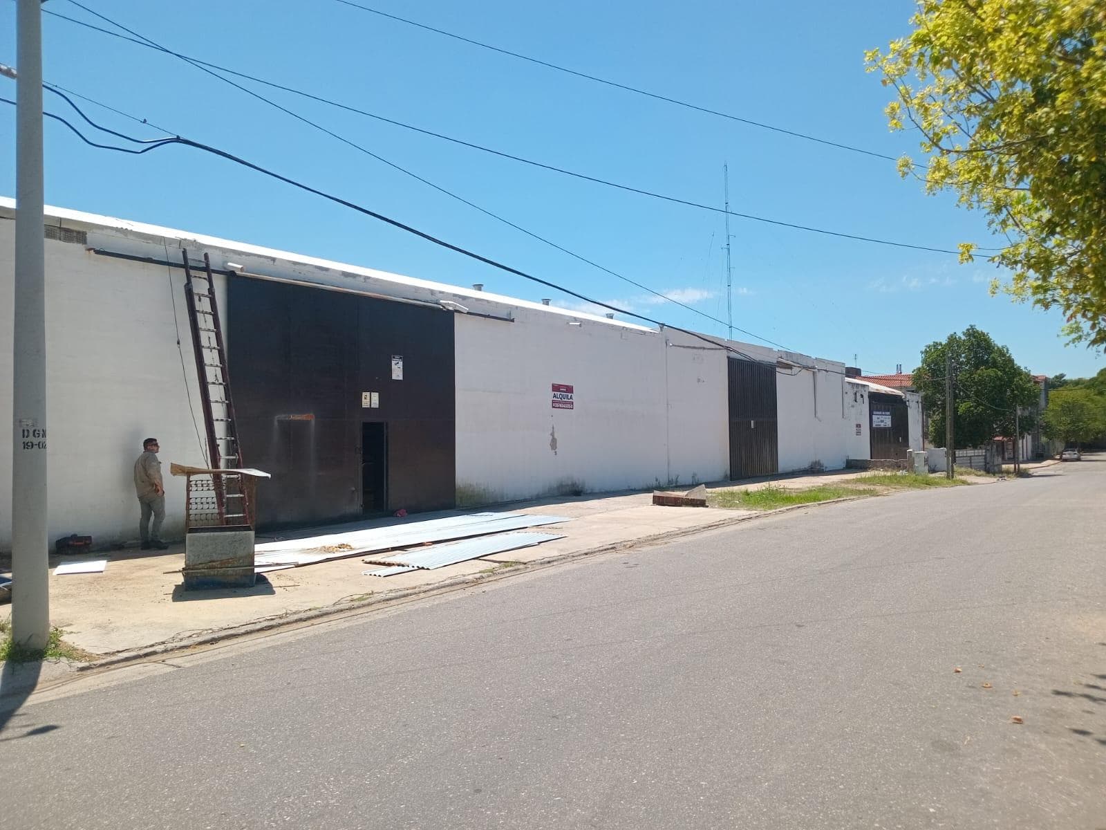 IMPORTANTE GALPON EN ALQUILER EN BARRIO SAN VICENTE! - 1