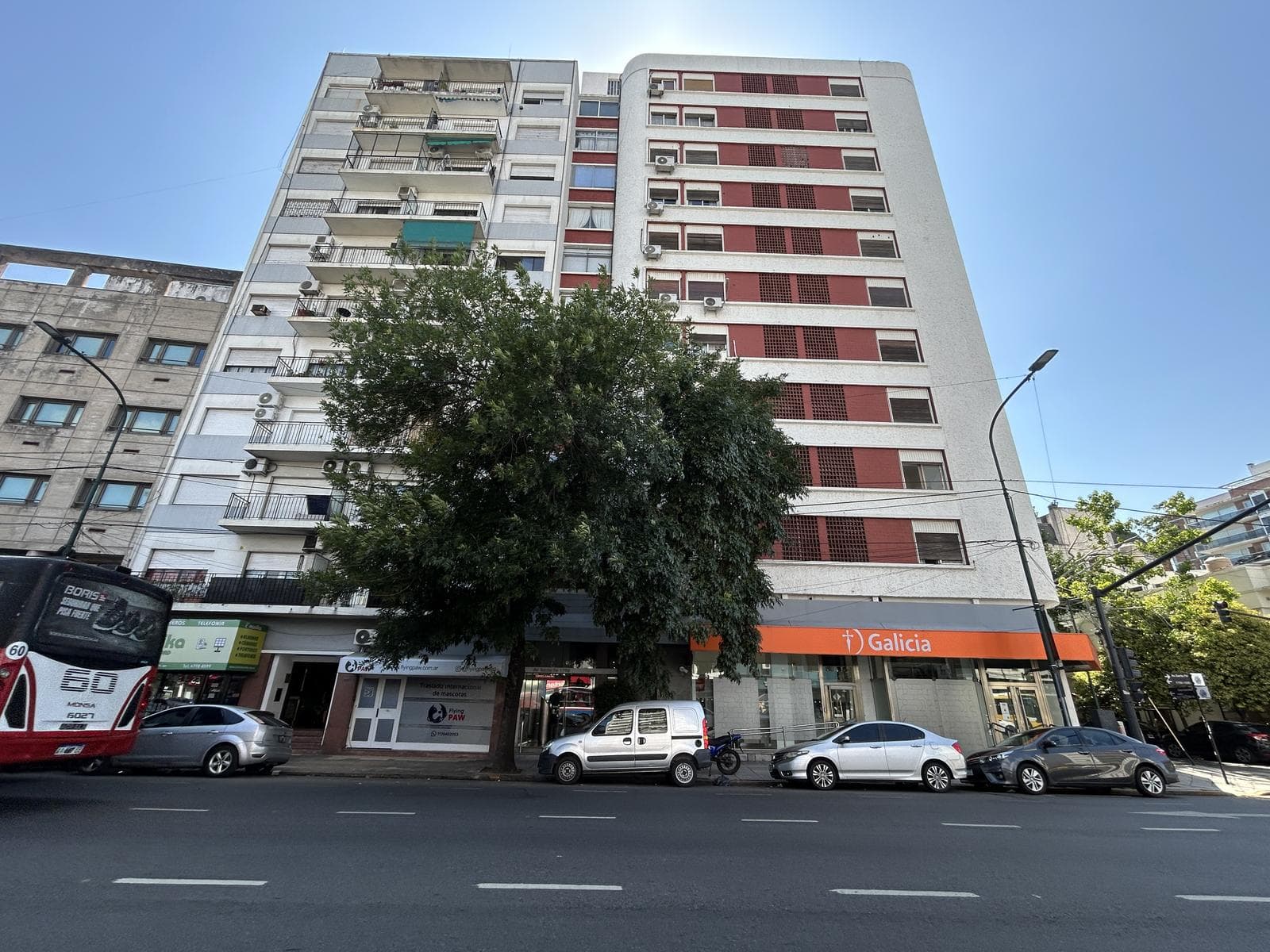 Departamento en Alquiler de 3 Ambientes con Balcón en el Centro de Martínez - 1