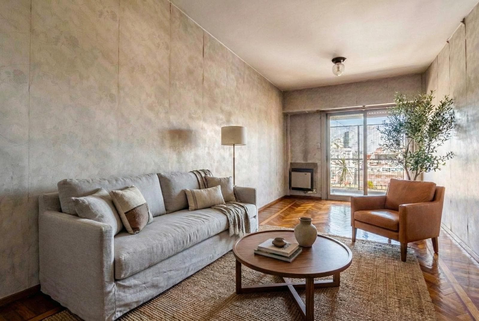 Venta - Depto 3 ambientes con dependencia. Cochera cubierta. Constitución - 1