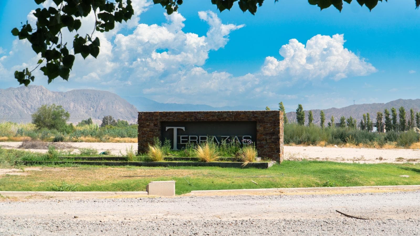 Venta Terreno 420m2 En Barrio Privado Terrazas Del Oeste - Capital - 1