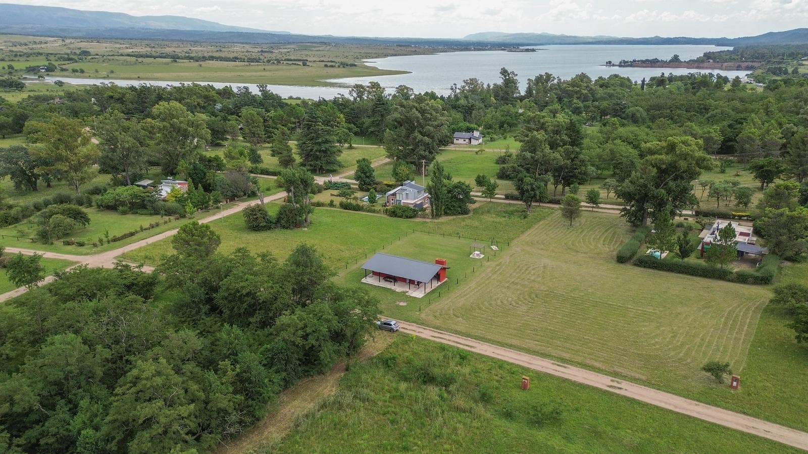 CASA 2 DORM PATIO URBANIZACION PUNTO CLARO LOS REARTES - 1