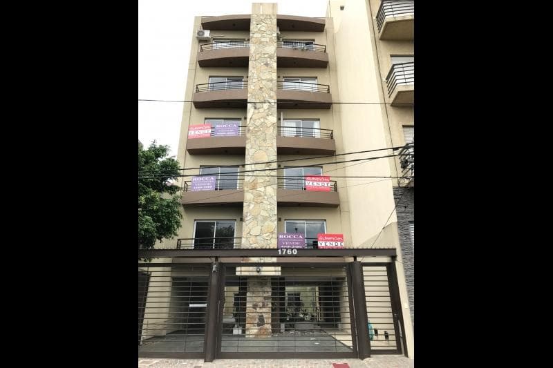 Departamento AL FRENTE CON BALCON, COCINA Y COMERDOR INTEGRADO MUY LUMINOSO !!,,opcion venta - 1