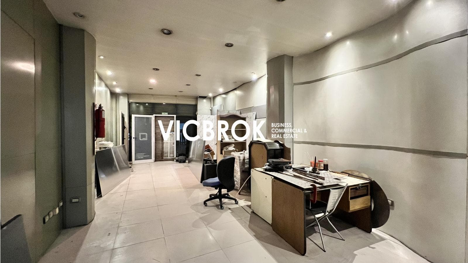 Local con depósito en Florida Oeste - 1