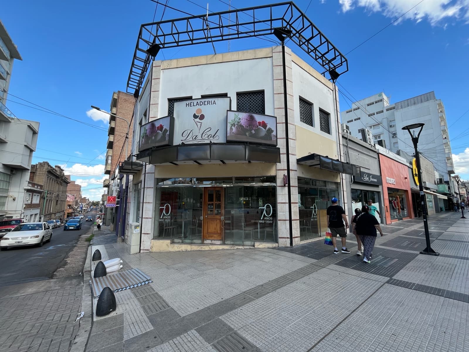 Excelente Local en Venta Plena Peatonal San Martin. Esquina La Paz - 1