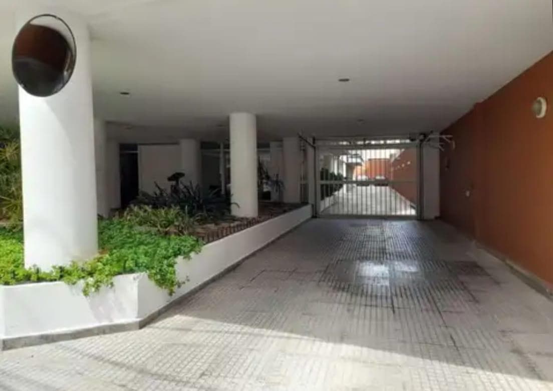 Cochera en venta en pleno centro de San Isidro, zona tribunales - 1