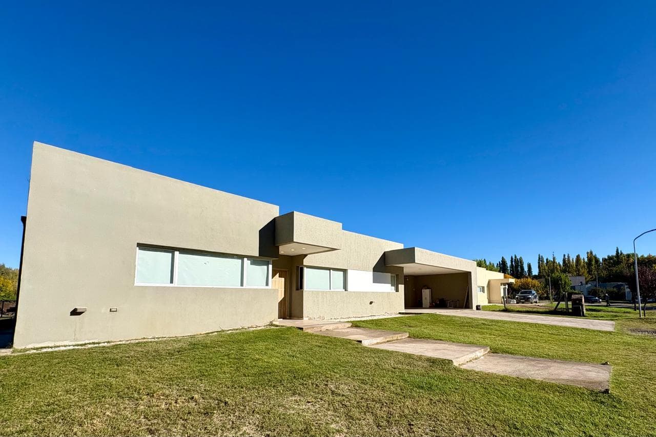 Alquiler de casa - 3 habitaciones - B° cerrado Santa Rita - Plottier - 1