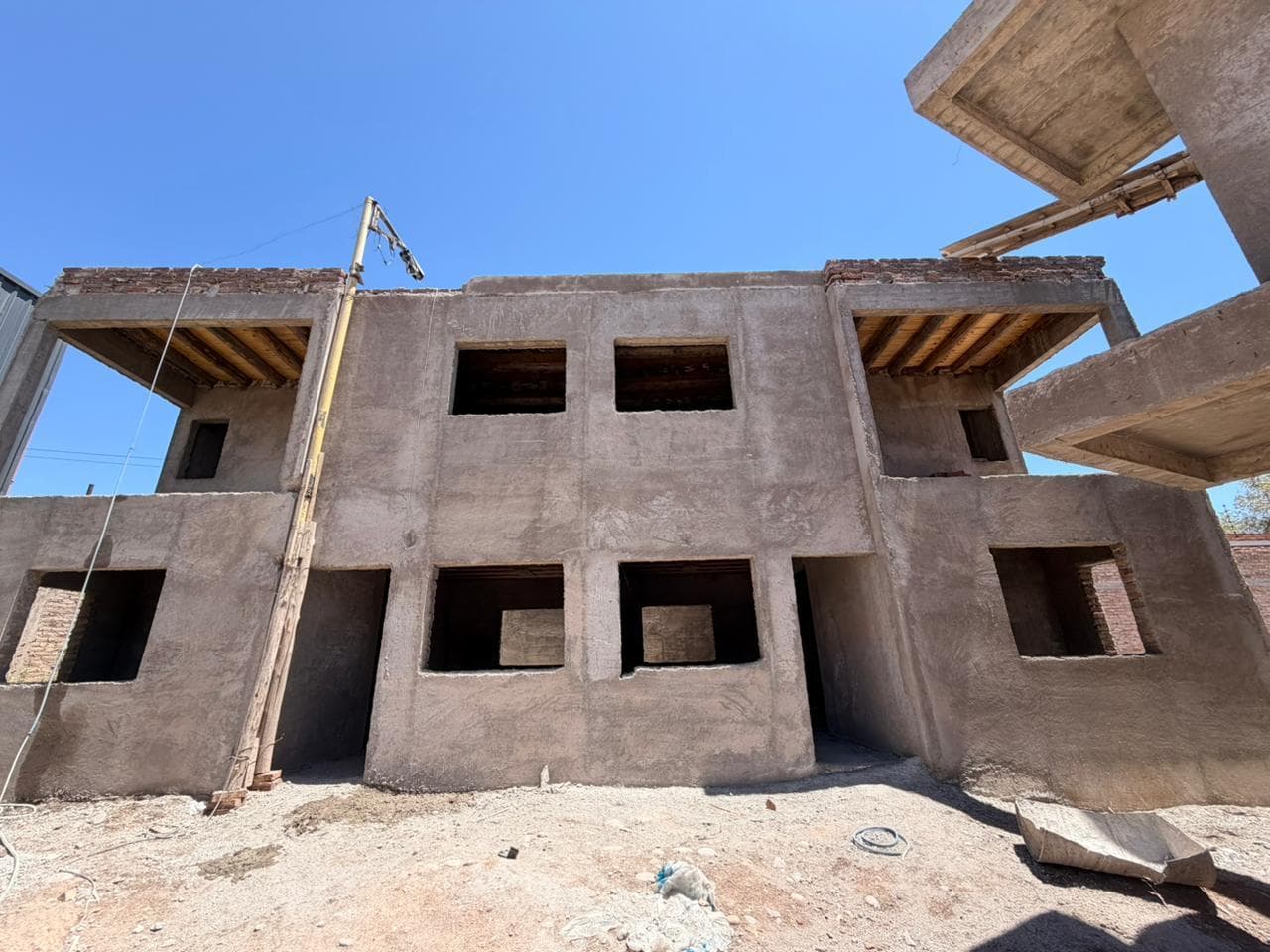 Departamento 3dorm y 2 Baños en pozo en barrio plaza rodeo - 1