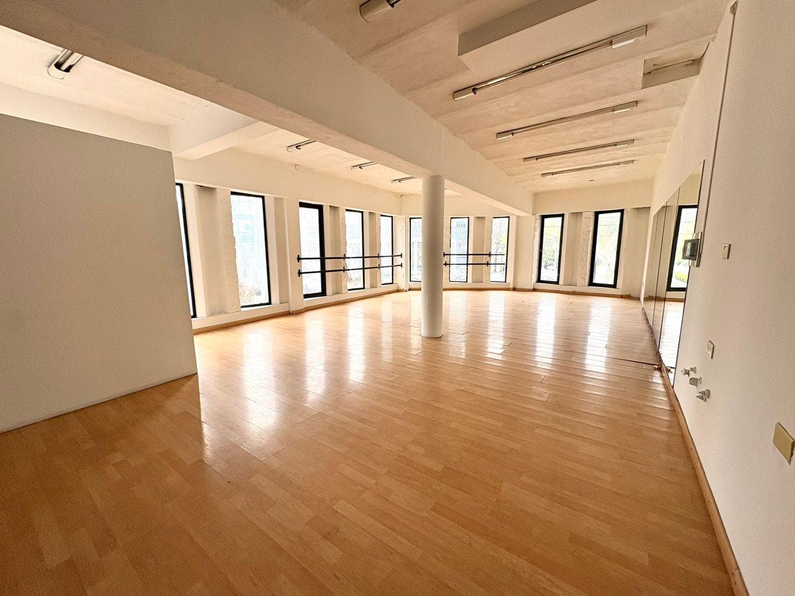 Local Comercial en Venta 300m2 3 Plantas en Esquina - 1