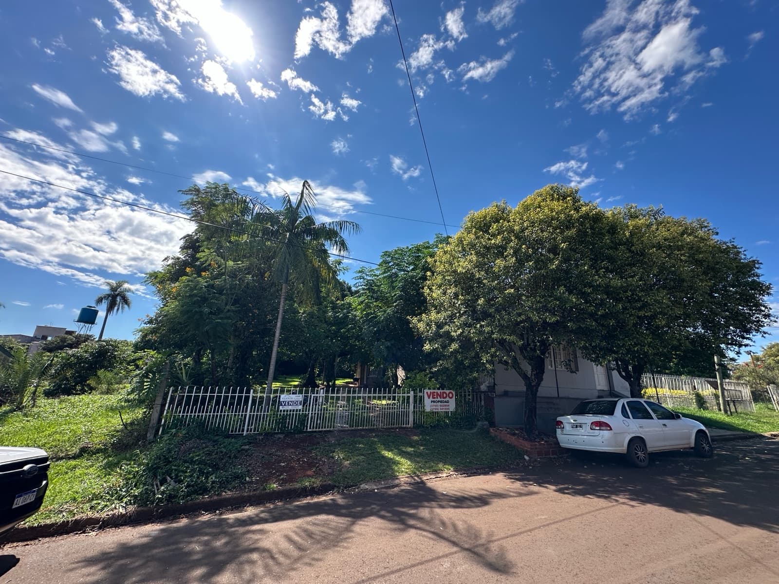 En Venta terreno de 20m x 45m, con 2 Casas entre Av. Tejeda y Av. Libertador, San Vicente, Misiones - 1