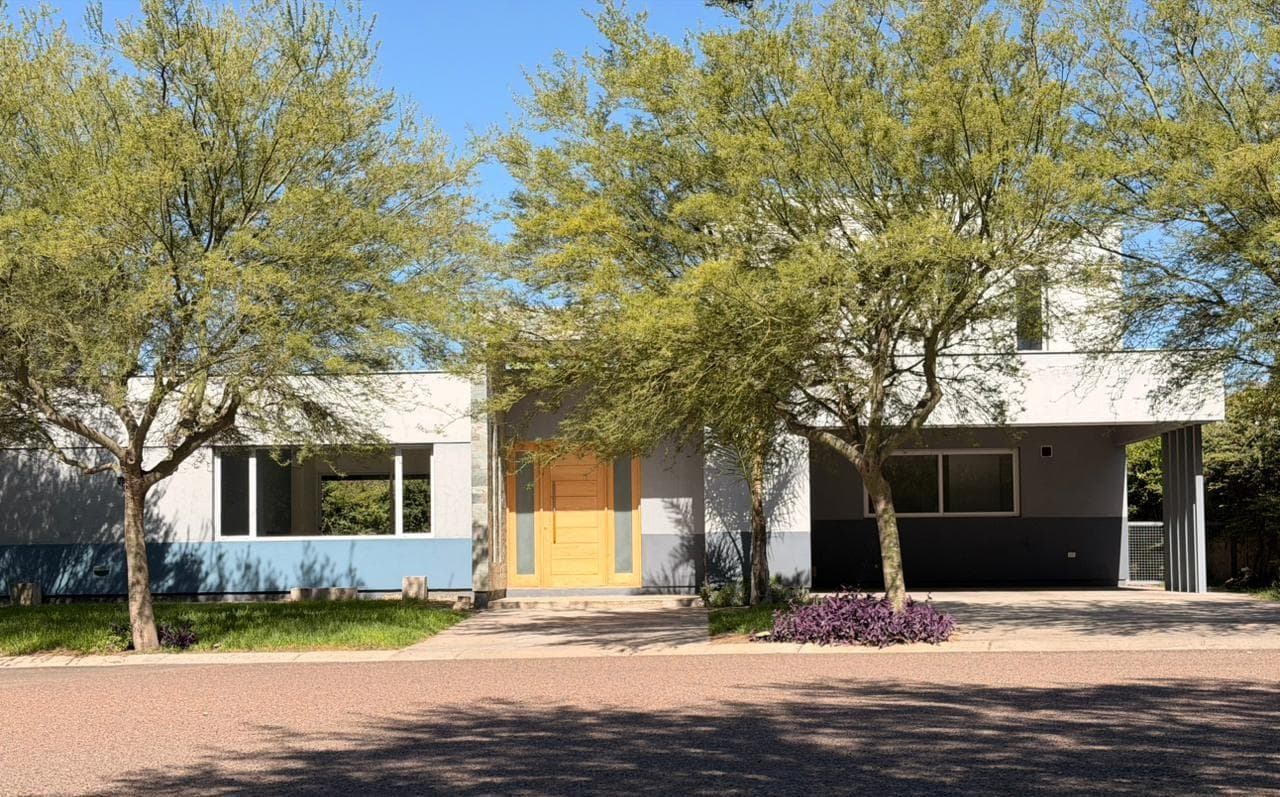 Hermosa casa en B° Los Teros. - 1