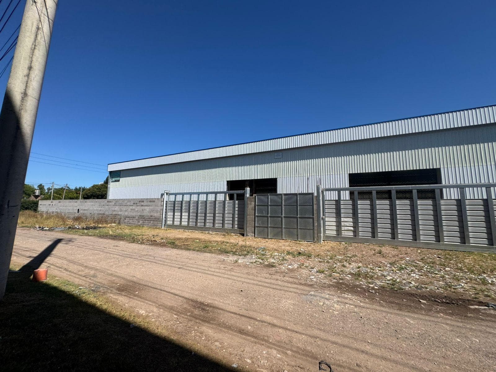 Alquiler de Nave Industrial de 2300m2 en Moreno - 1