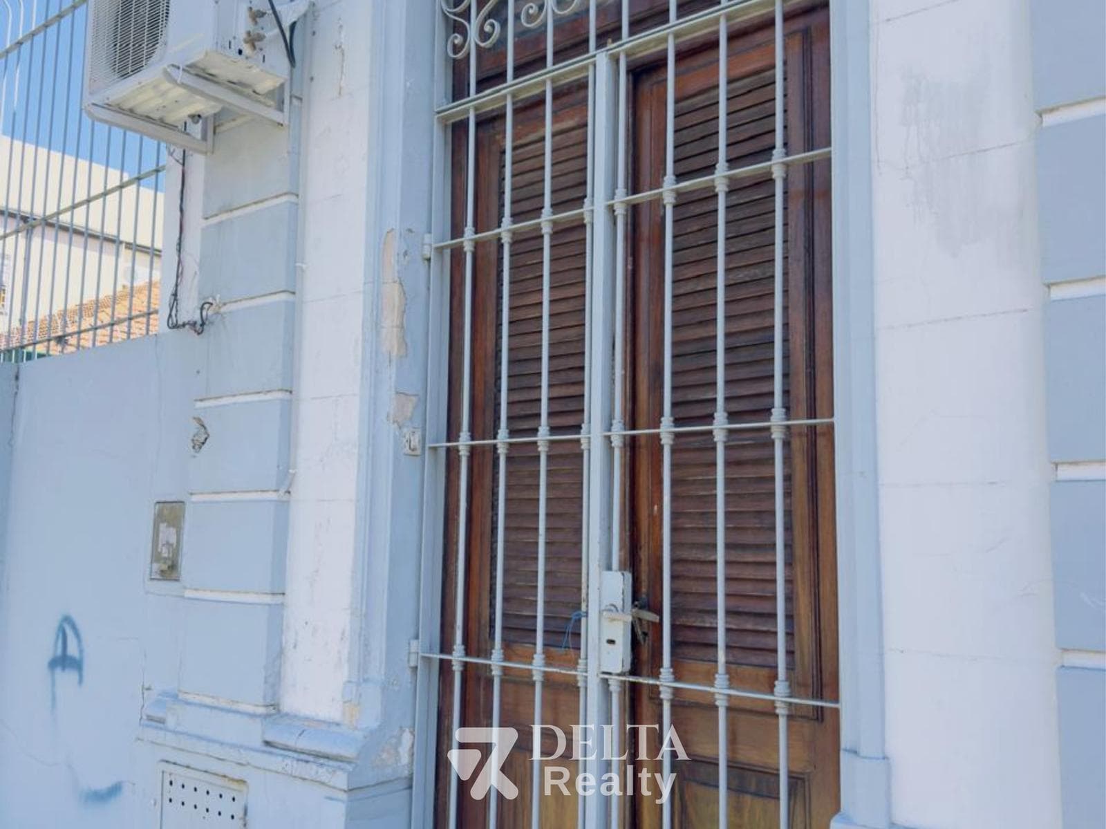 Local Comercial con Amplio deposito - 1