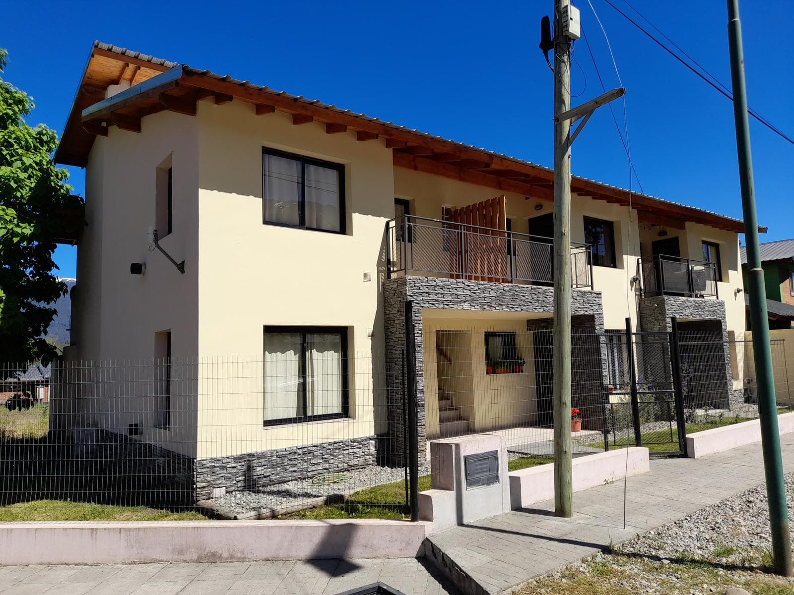 El Bolsón, barrio Anden, amplio departamento de 2 dormitorios - 1