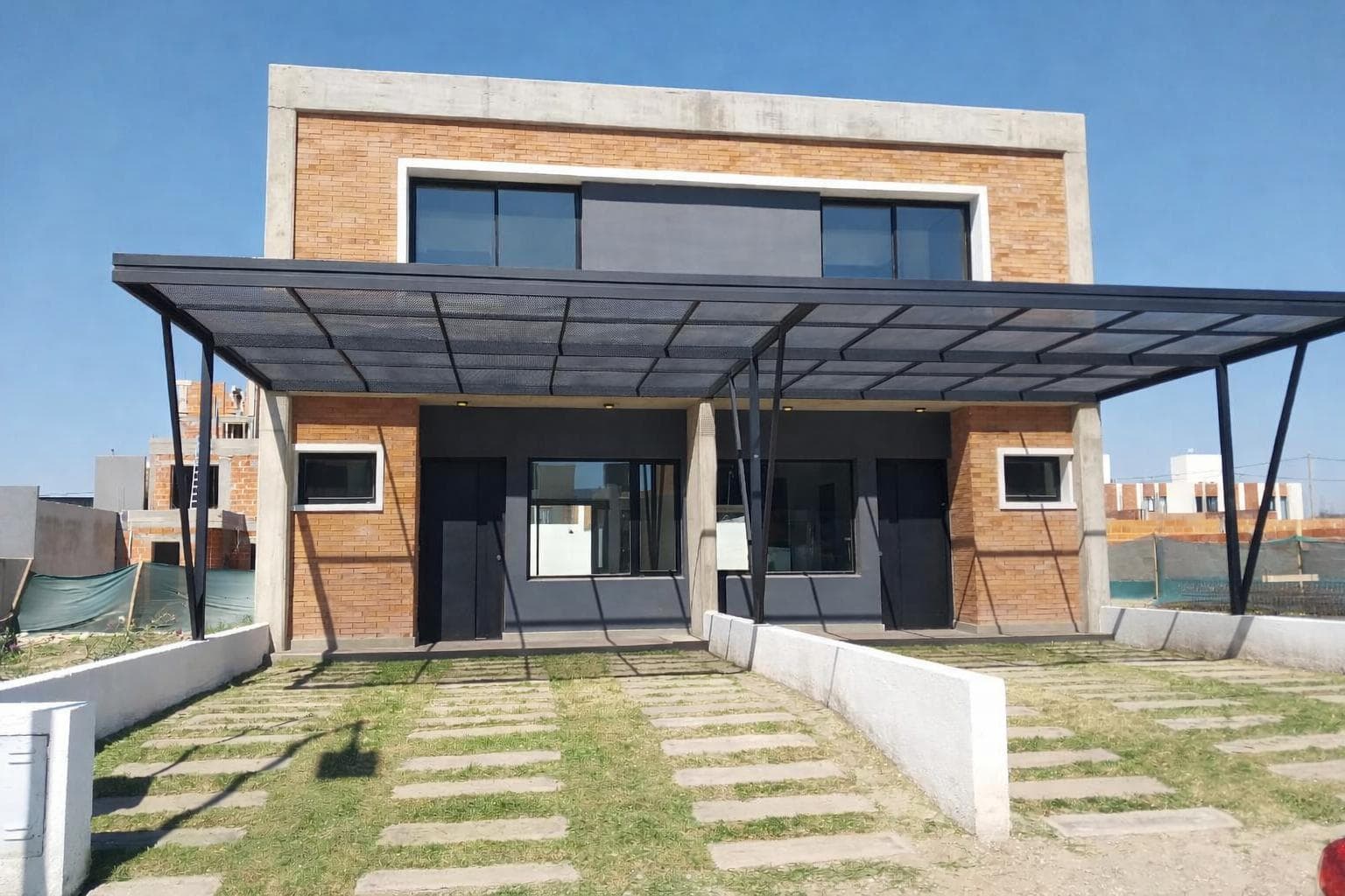 VENTA DUPLEX DE 3 DORM EN DOCTA UBICACIÓN ESTRATEGICA - 1