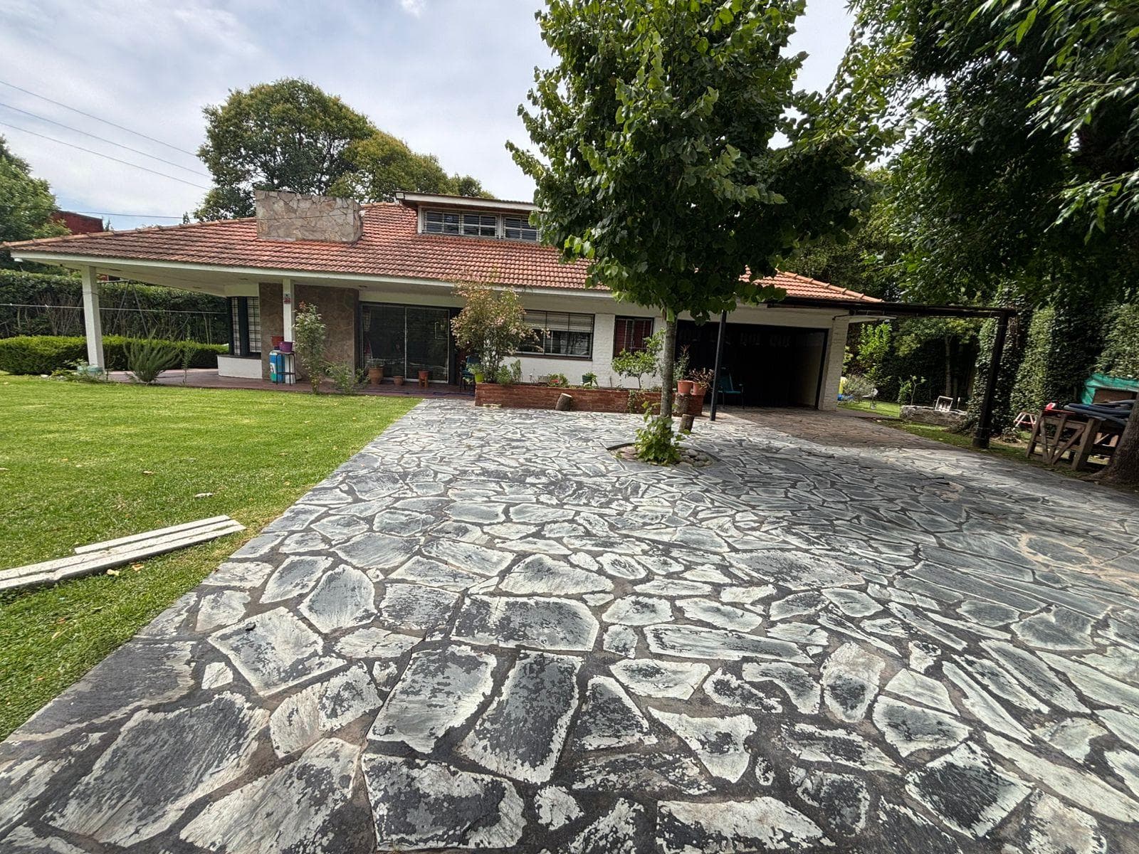 Casa en venta de 4 habitaciones en Villa Elisa - 1