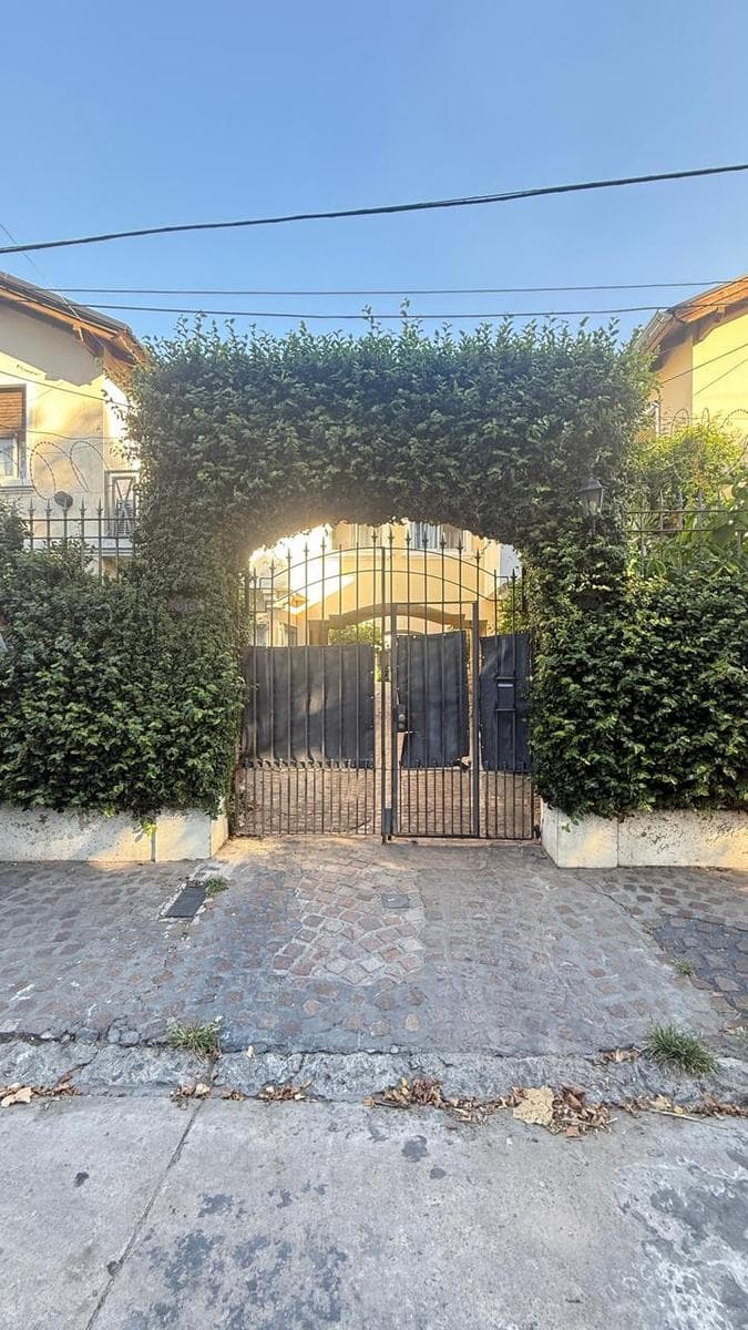 DUPLEX EN MARIANO MORENO AL 300 - 1