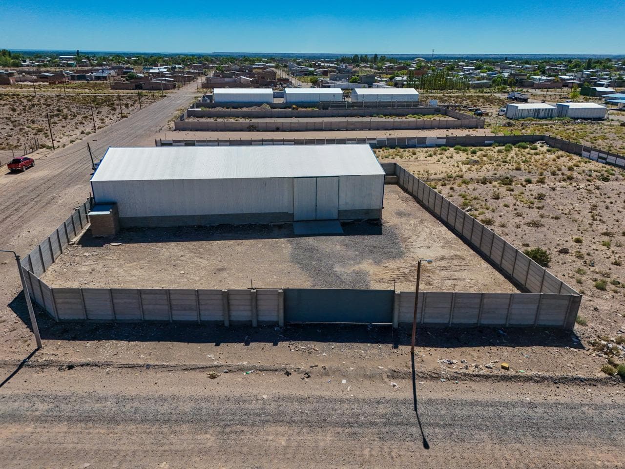 Galpón de gran superficie en Centenario - 1