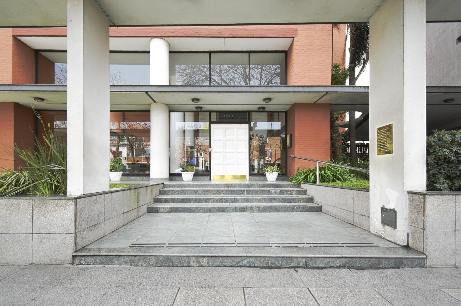 ALQUILER DEPARTAMENTO 2 AMBIENTES CON COCHERA EN SAN ISIDRO - 1