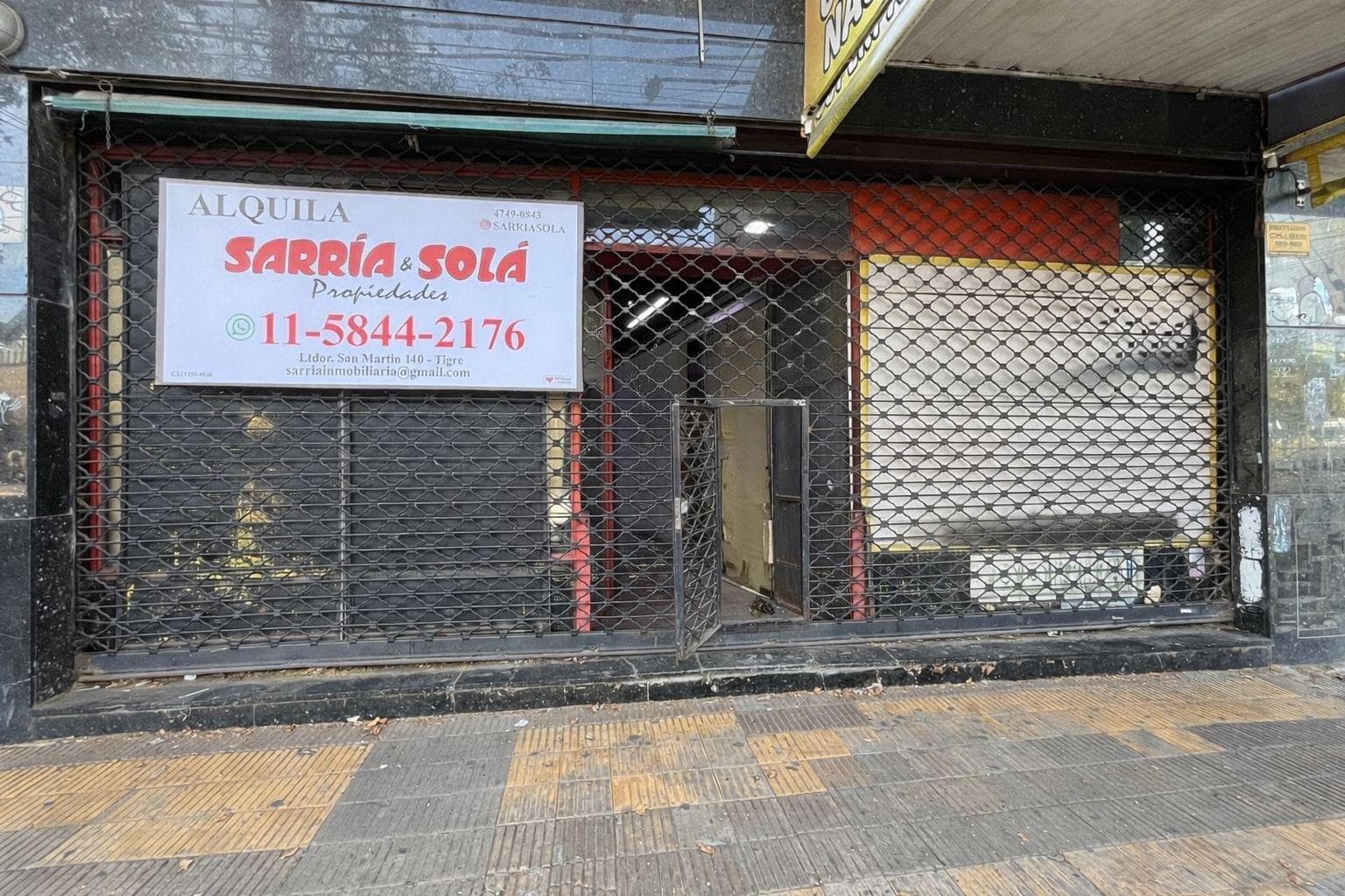 Local comercial en alquiler frente a la Estación Fluvial de Tigre sobre Bartolomé Mitre - 1