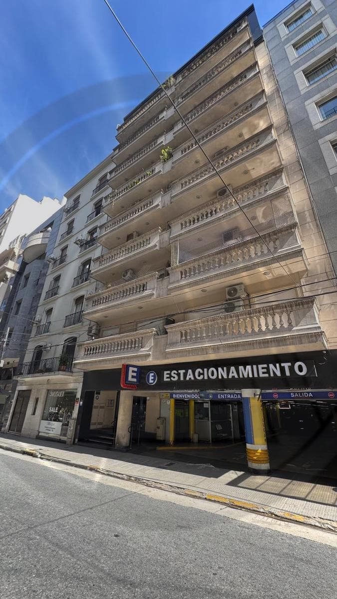 Oficina de dos ambientes con balcón corrido en alquiler - Recoleta - 1