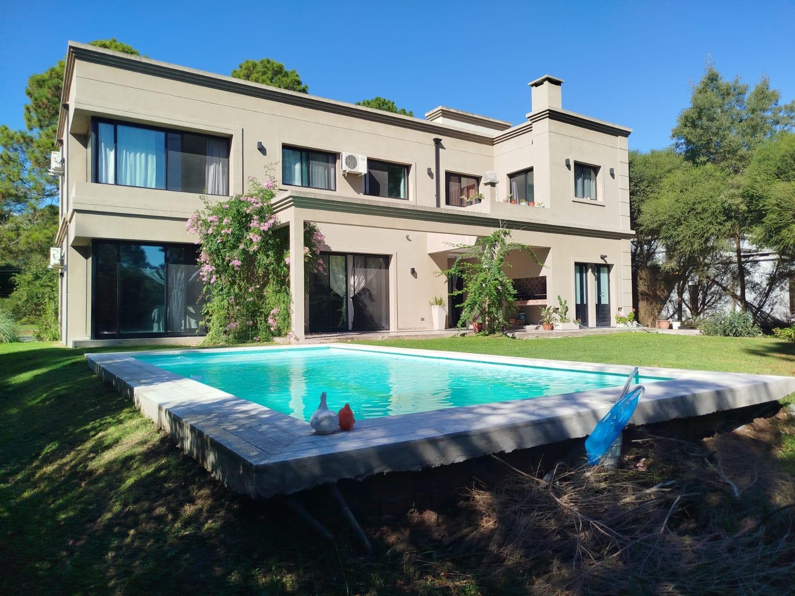 C.C. Los Cardales Sobre Lote grande de 905 m², 4/5 Dorm. Moderna, Luminosa - 1