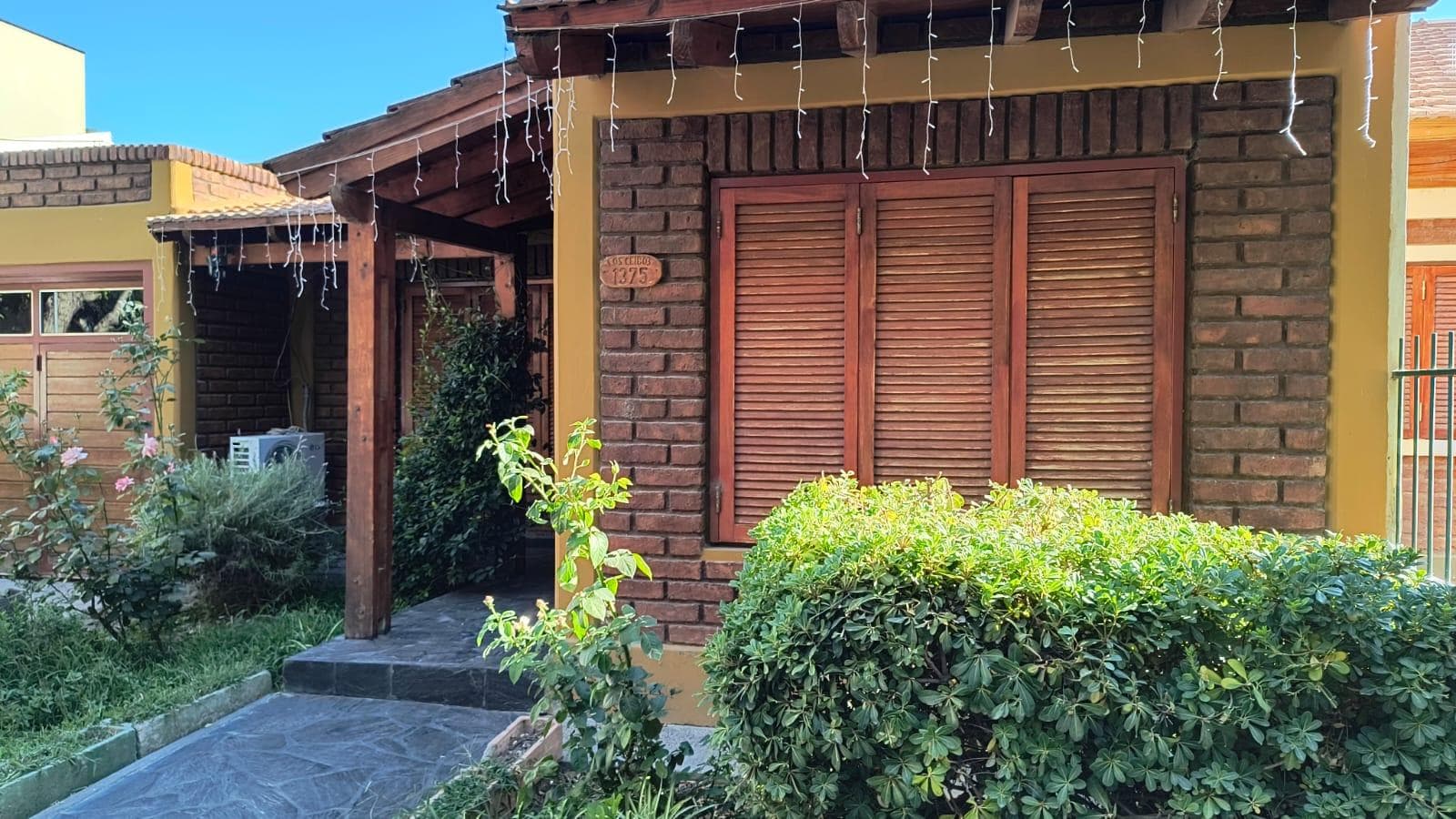 VENTA CASA 3 DORMITORIOS - B° MANZANAR II CIPOLLETTI - 1