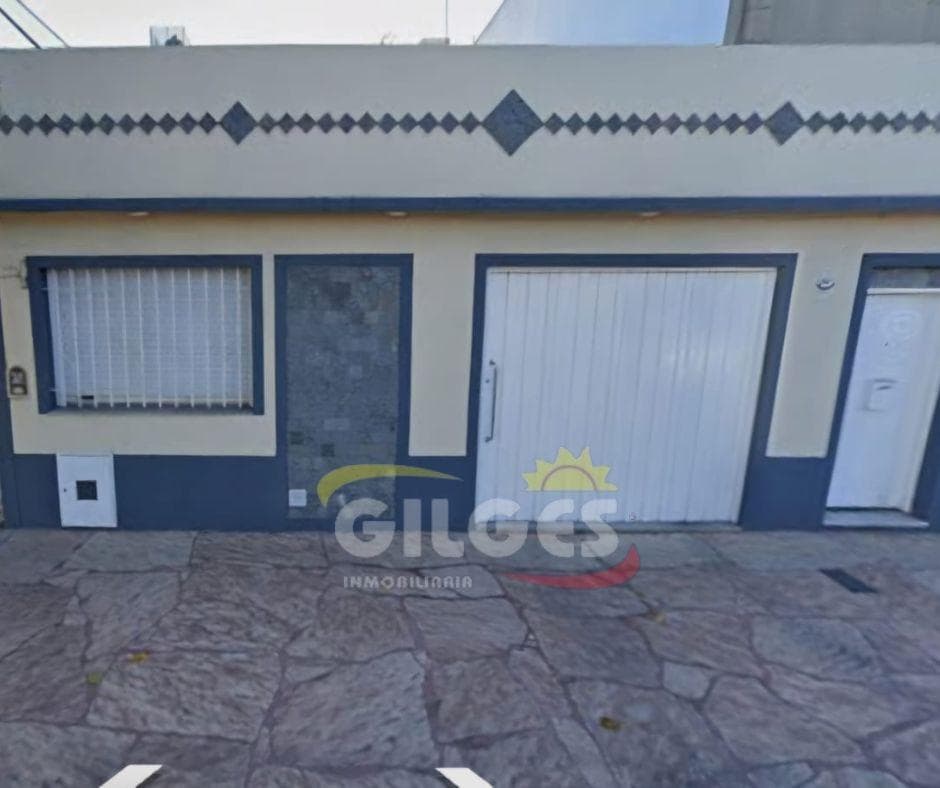 Alquiler de casa 3 Ambientes en Haedo Muy Buen Estado Con Cochera cubierta. - 1