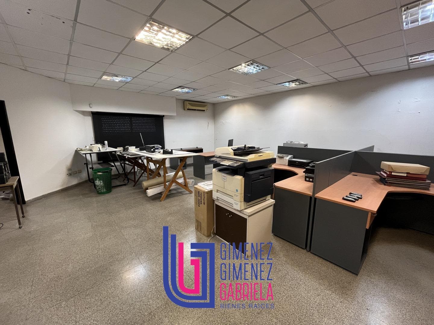 Oficina en venta de 14 despachos, recepción y 2 salas de trabajo en La Plata - 1