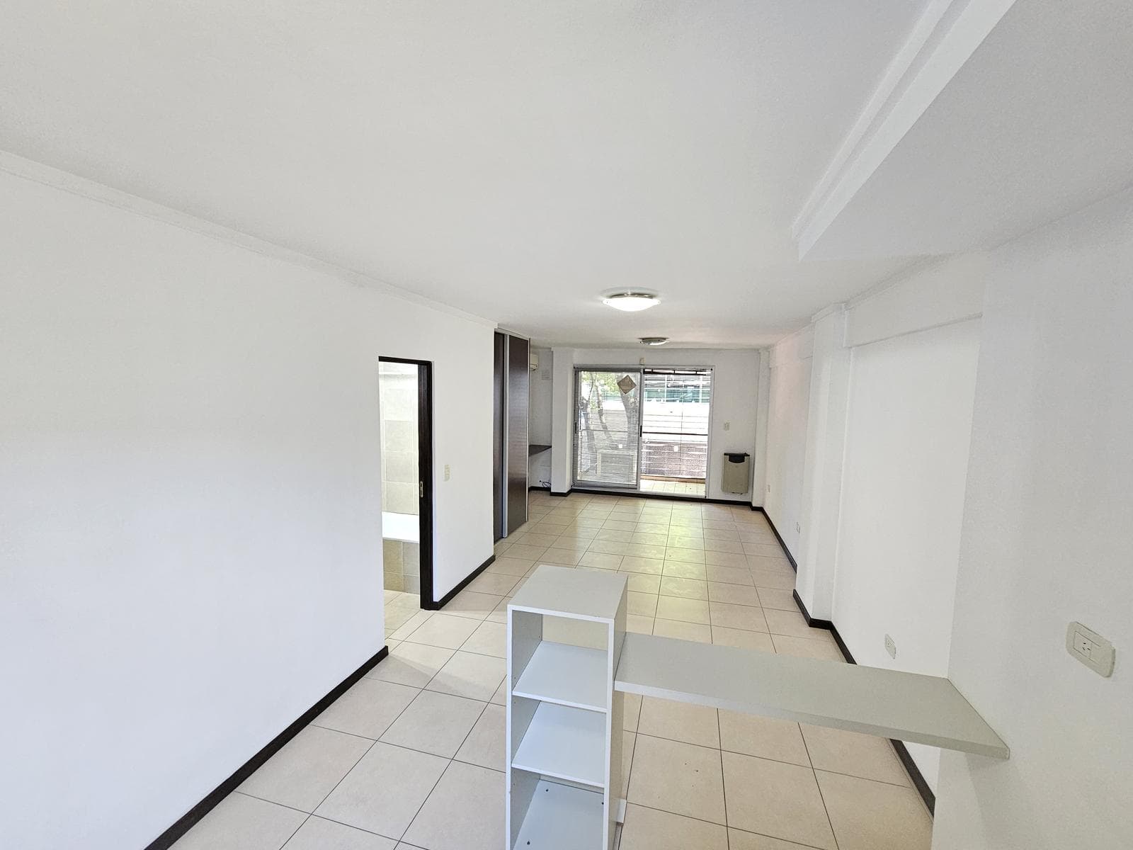 Excelente Oficina con 2/3 cocheras - 1